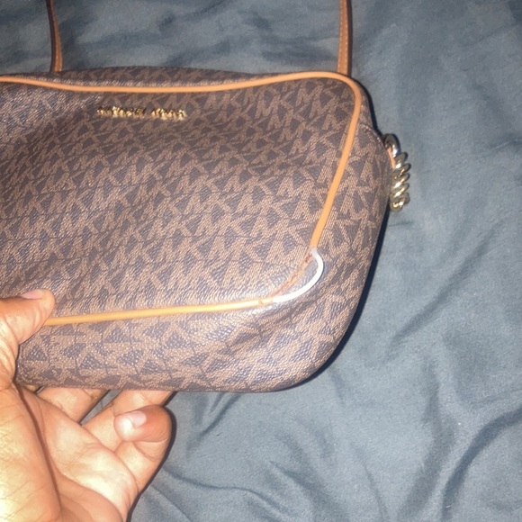 Micheal Kors purse - Picture 2 of 4